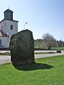 Kallebystenen och Tanum kyrka.jpg