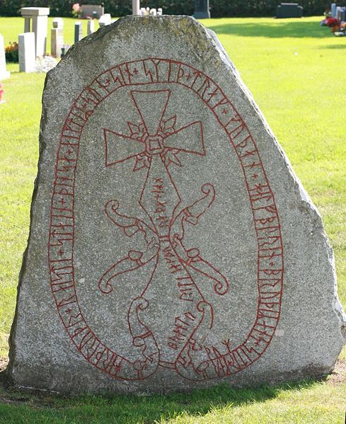 Fil:Runsten på Gårdby kyrkogård.jpg