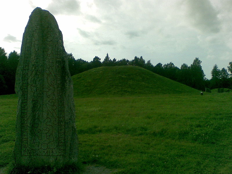 Fil:Runesten (Vs 13) Anundshög 1.jpg