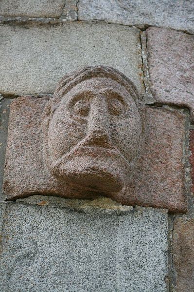 Fil:Tømmerby Kirke Granitrelief Aristokraten.jpg