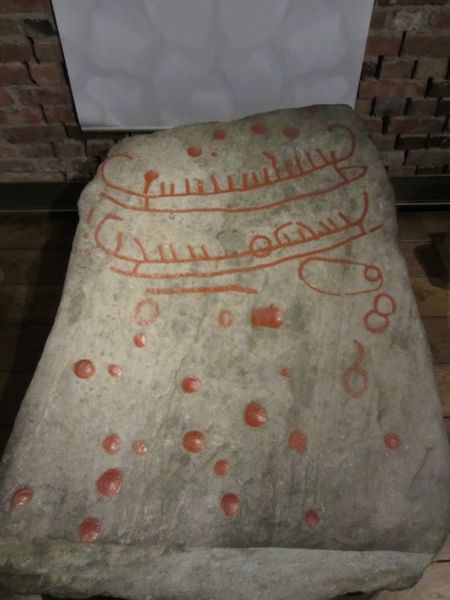 Fil:Helleristningsstein fra Haga i Sola.jpg