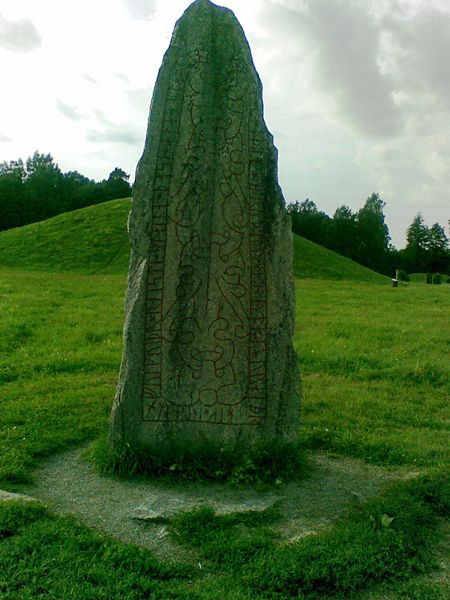Fil:Runesten (Vs 13) Anundshög 2.jpg