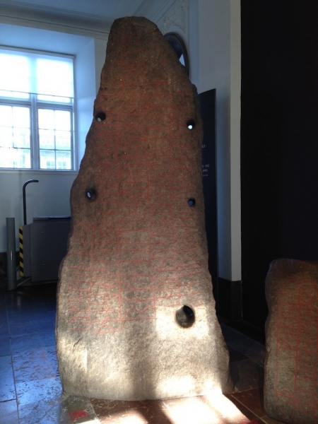 Fil:Tryggevældestenen (Nationalmuseet i København).jpg