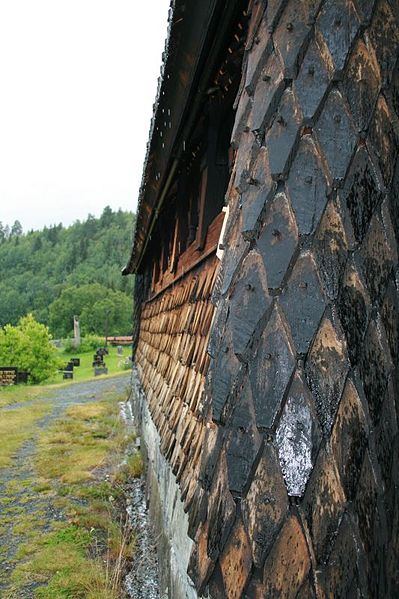 Fil:Eidsborg Stavkirke Bygningsdetalje.jpg