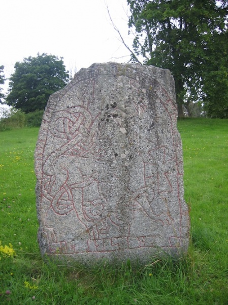 Fil:Runesten ved Veckholms kyrka 1.JPG